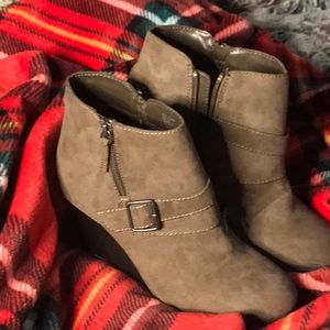 Wedge Heel Boots💃🏽💃🏽💃🏽💃🏽